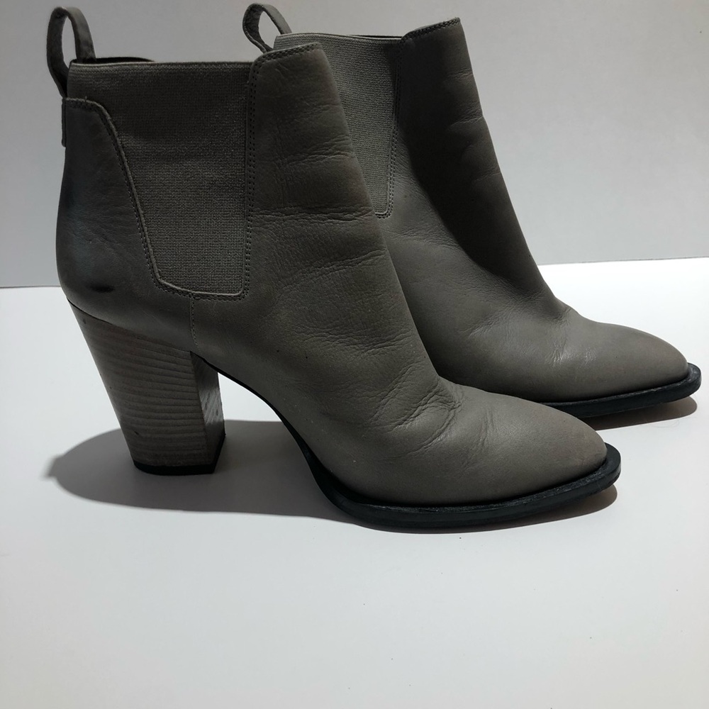 Vince 6 (36) Vero Cuoio gray leather high heel ankle boots booties